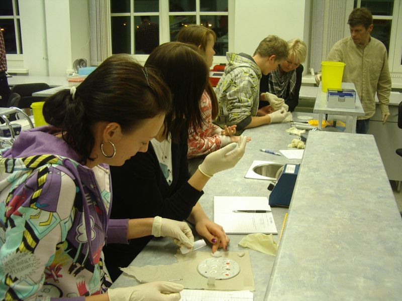 0910bioteh10c010.jpg