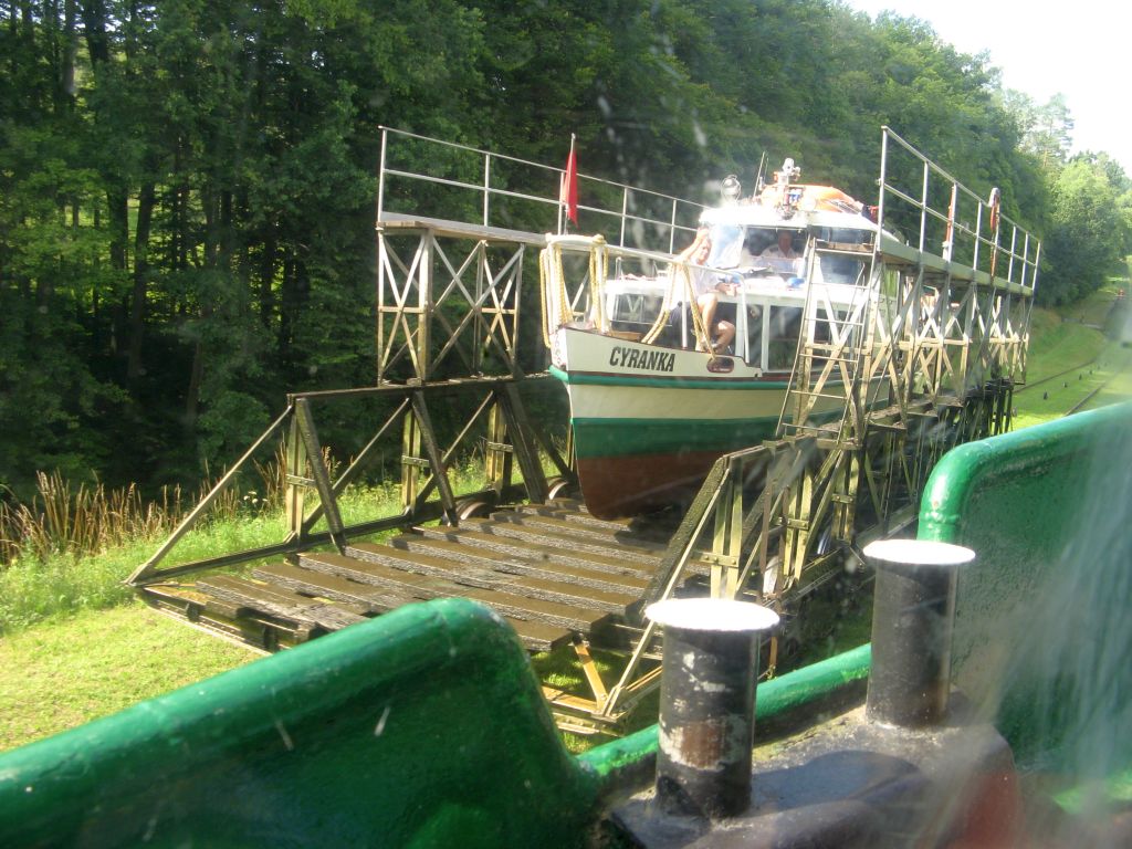 437.jpg